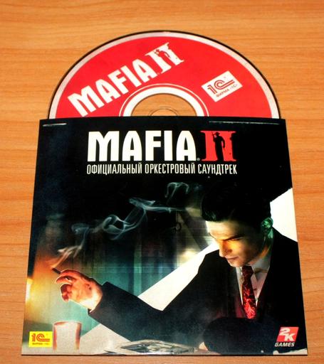 Mafia II - Мир принадлежит терпеливым. Крупный план коллекционного издания Mafia II и подарков с вечеринки Persona Grata